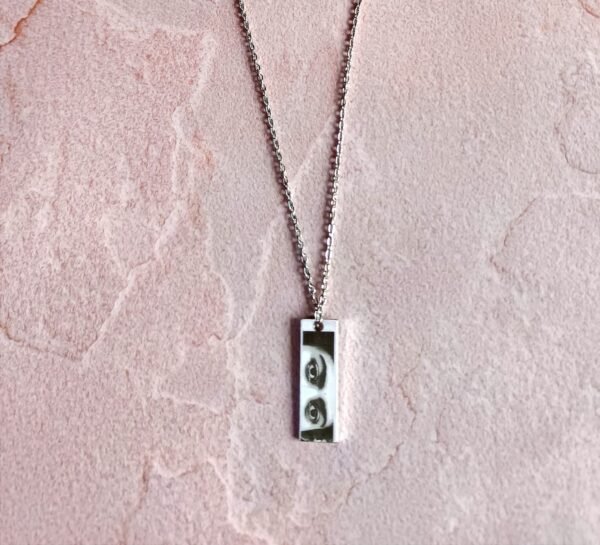 Personalized Photo Necklace – Perfect for Creating a Unique and Thoughtful Gift for Him or Her