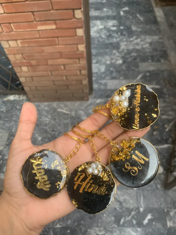 Customized resin art keychain for wedding return gift